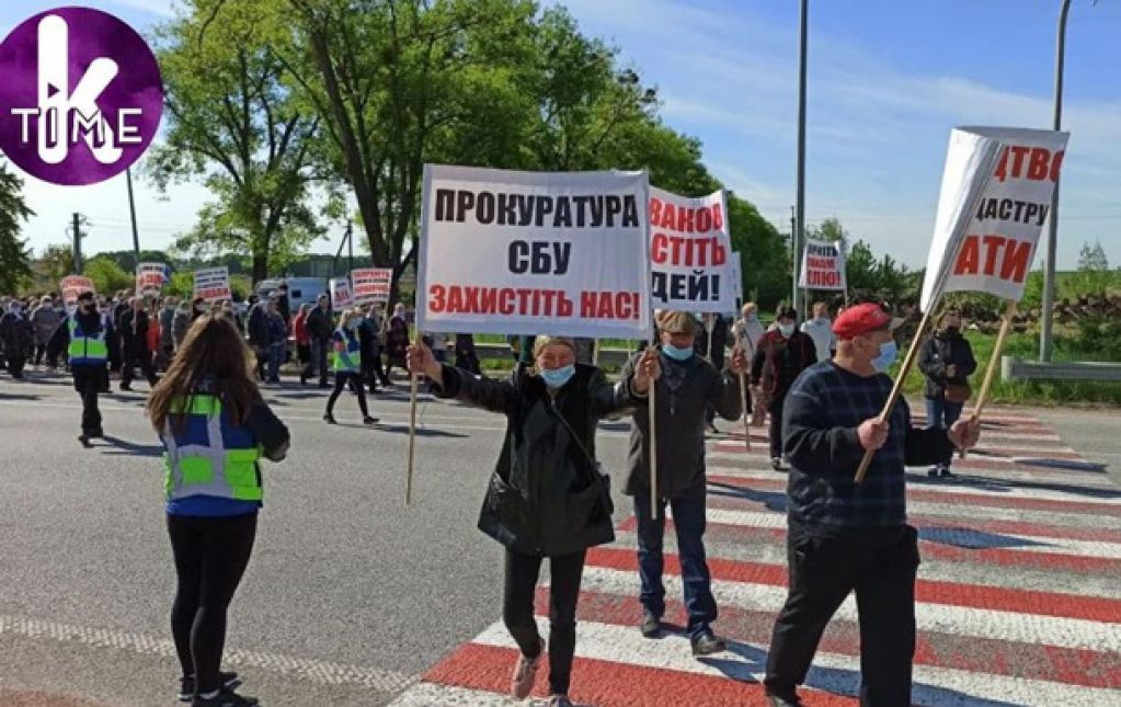 Митинг под Житомиром: активисты перекрыли трассу Киев-Чоп