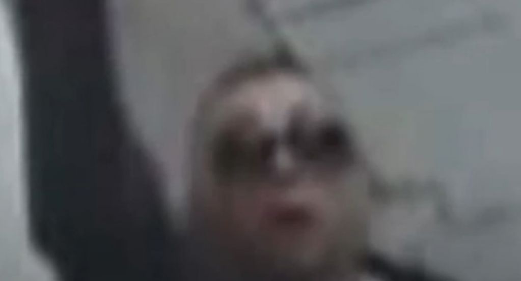 В Киеве ищут мужчину, который сорвал украинский флаг. ВИДЕО