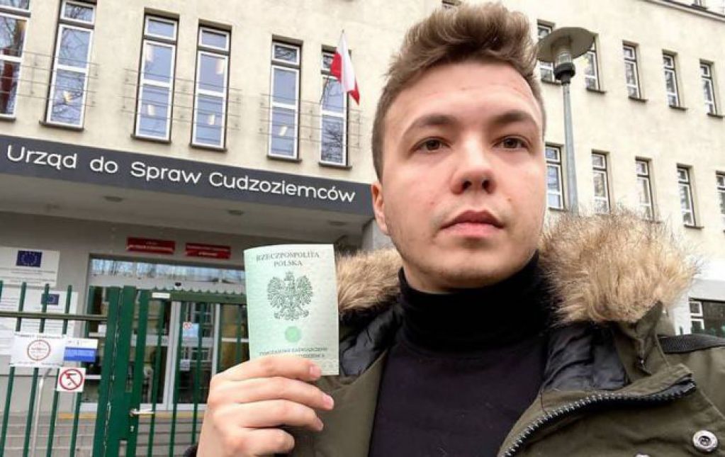 В Минске после экстренной посадки самолета задержали девушку Протасевича
