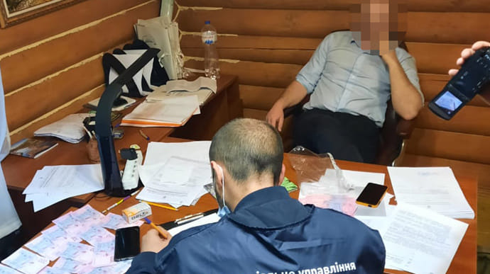 Прокуратура заявляет, что поймала на взятке руководителей "Конча-Заспы" и Голосеевского парка