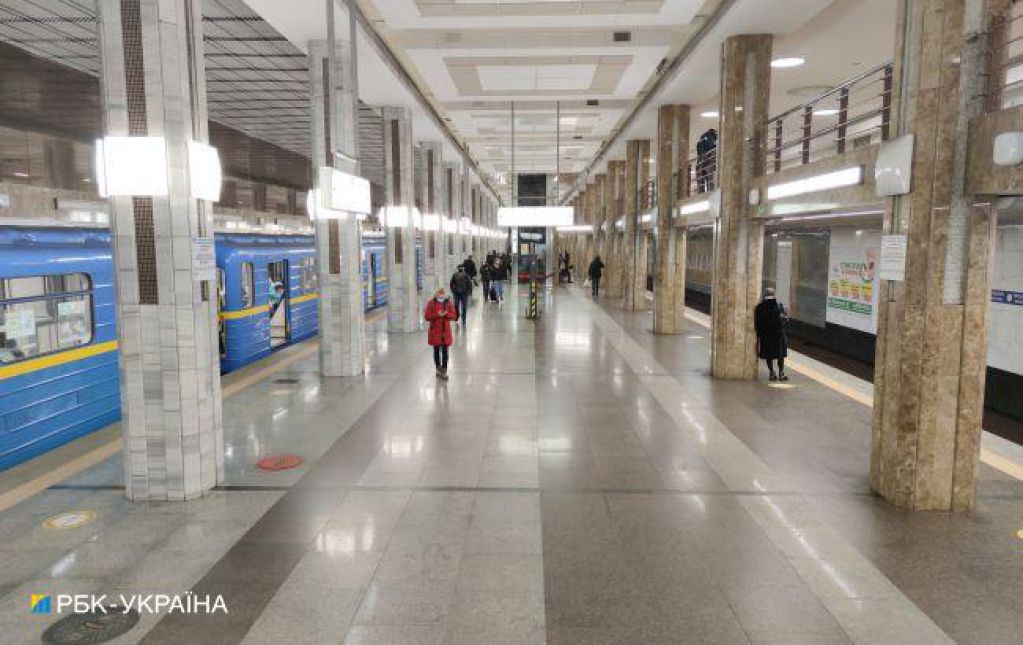В киевском метро у пассажиров могут проверять документы: названа причина