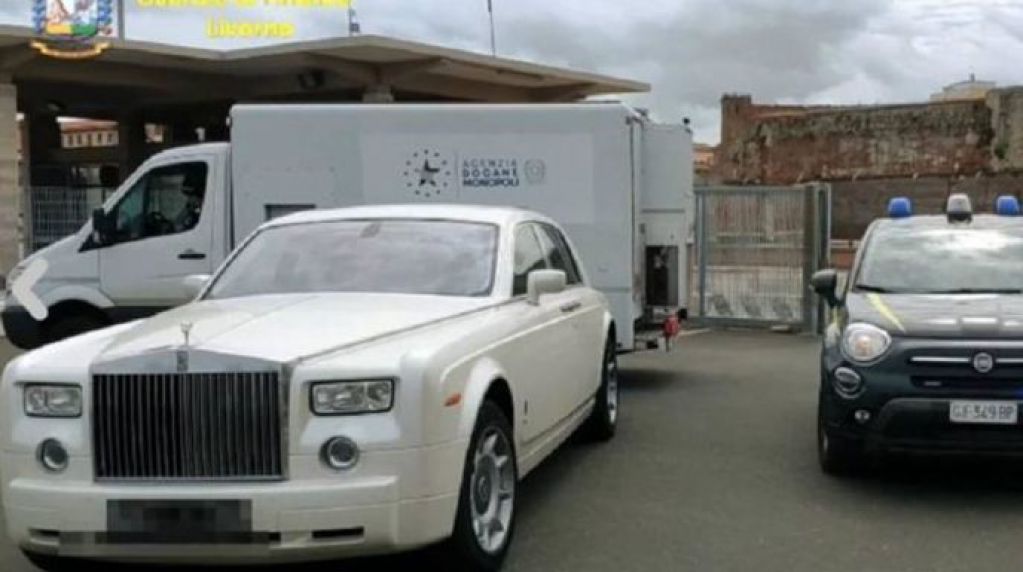 В Италии арестовали Rolls-Royce из РФ – за кожу редкого крокодила. ФОТО