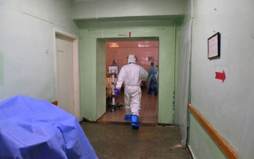 Летняя жара заразе не помеха: врач дал прогноз по новой волне коронавируса в Украине