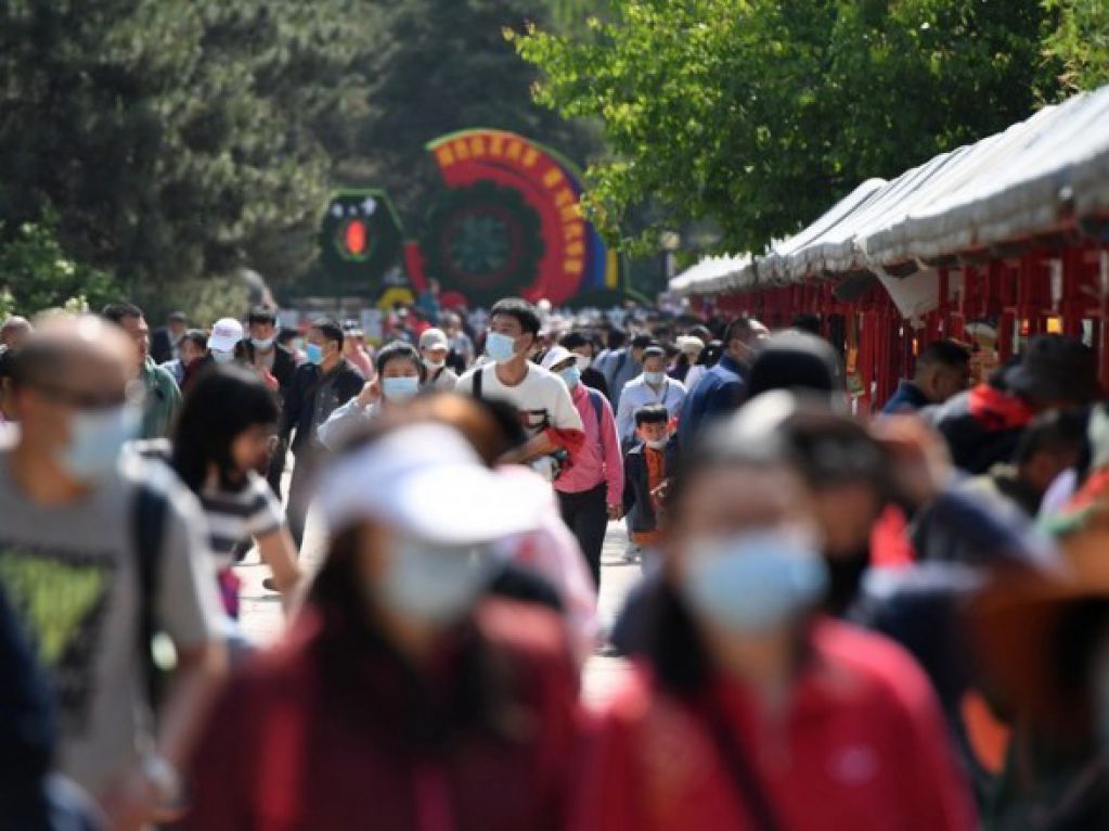 В Китае семьям разрешили иметь трех детей