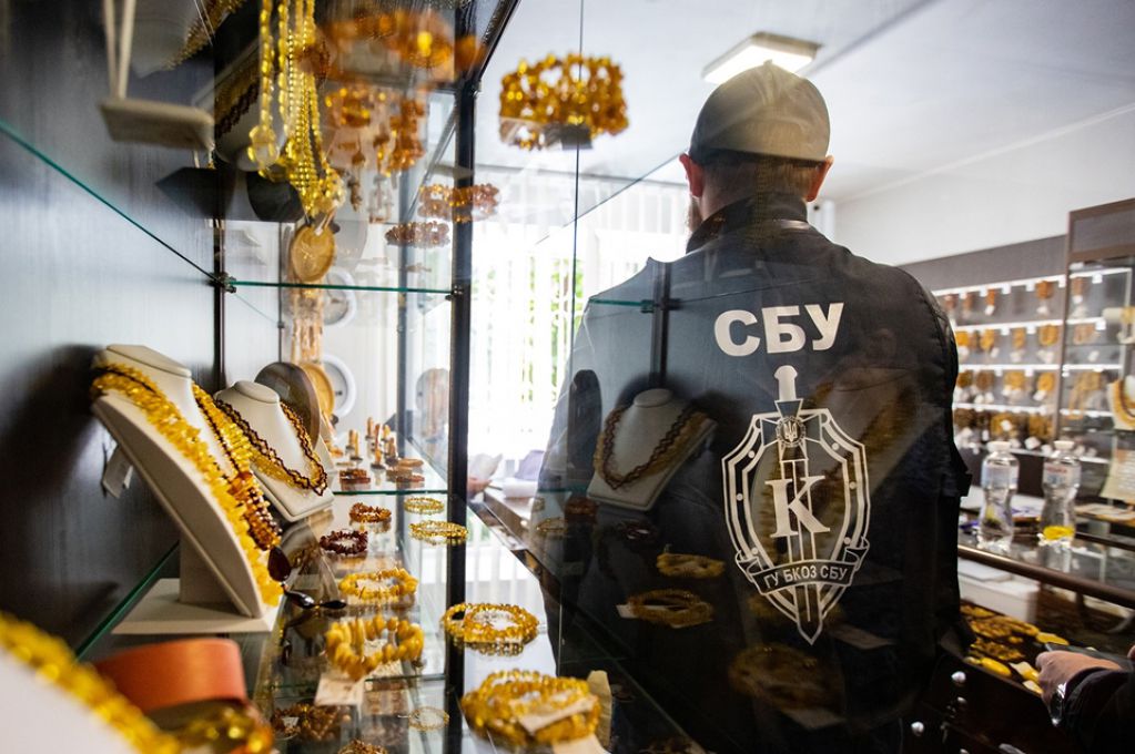 Спецпризначенці вилучили бурштин на 30 мільйонів гривень ФОТО