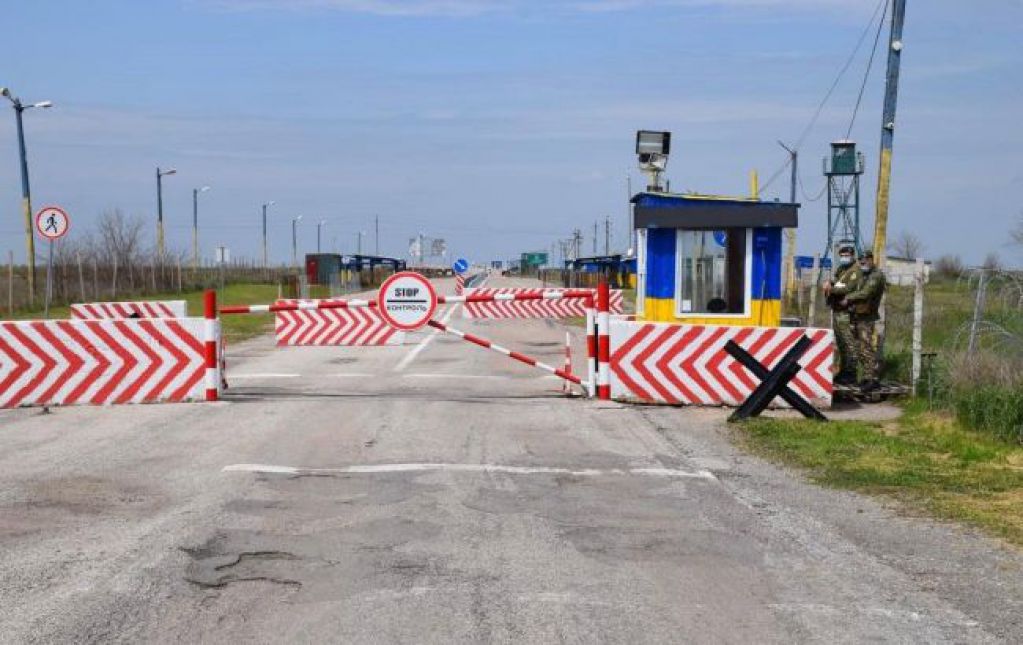 КПВВ "Чаплинка" временно прекращает работу: названа причина