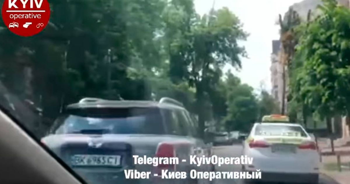 Mini Cooper сбил человека на пешеходном переходе