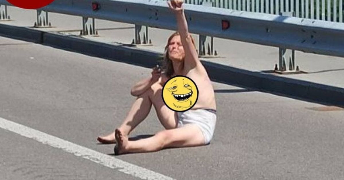 Женщина на дороге