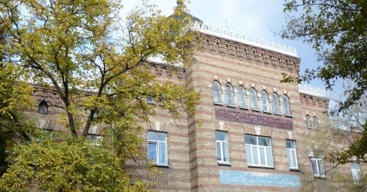 Новорожденную девочку нашли около роддома