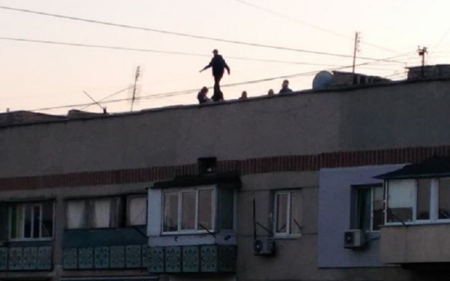 дети на крыше