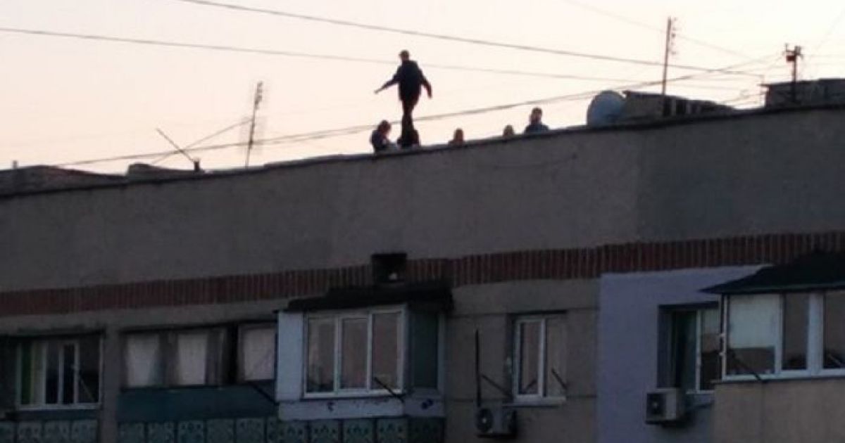 дети на крыше