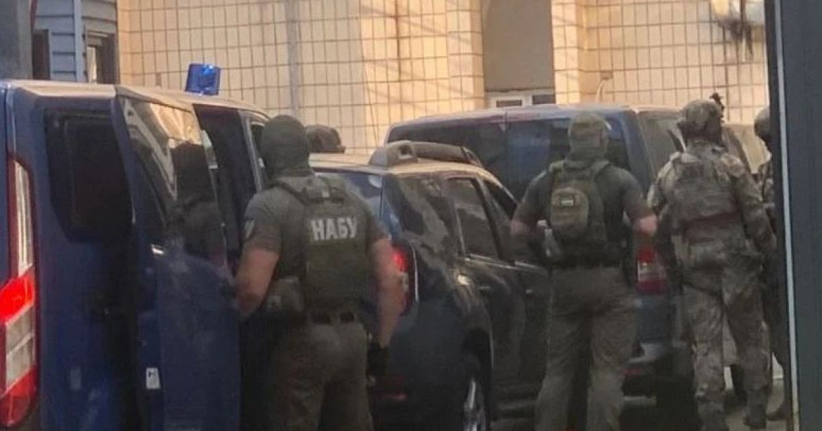 НАБУ отбивает Чауса