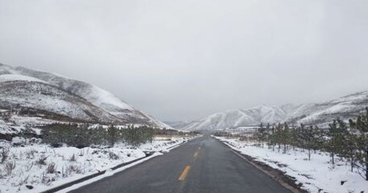 снег
