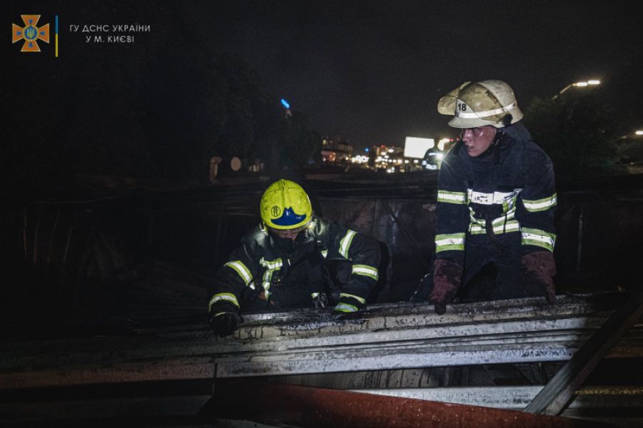Пожар на рынке в Киеве