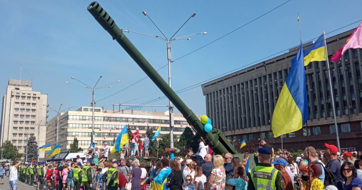 Шествие военных Запорожье