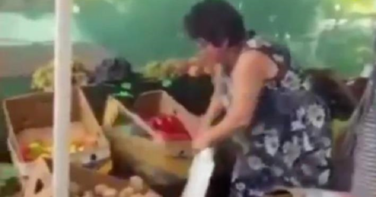 Женщина устроила погром на рынке