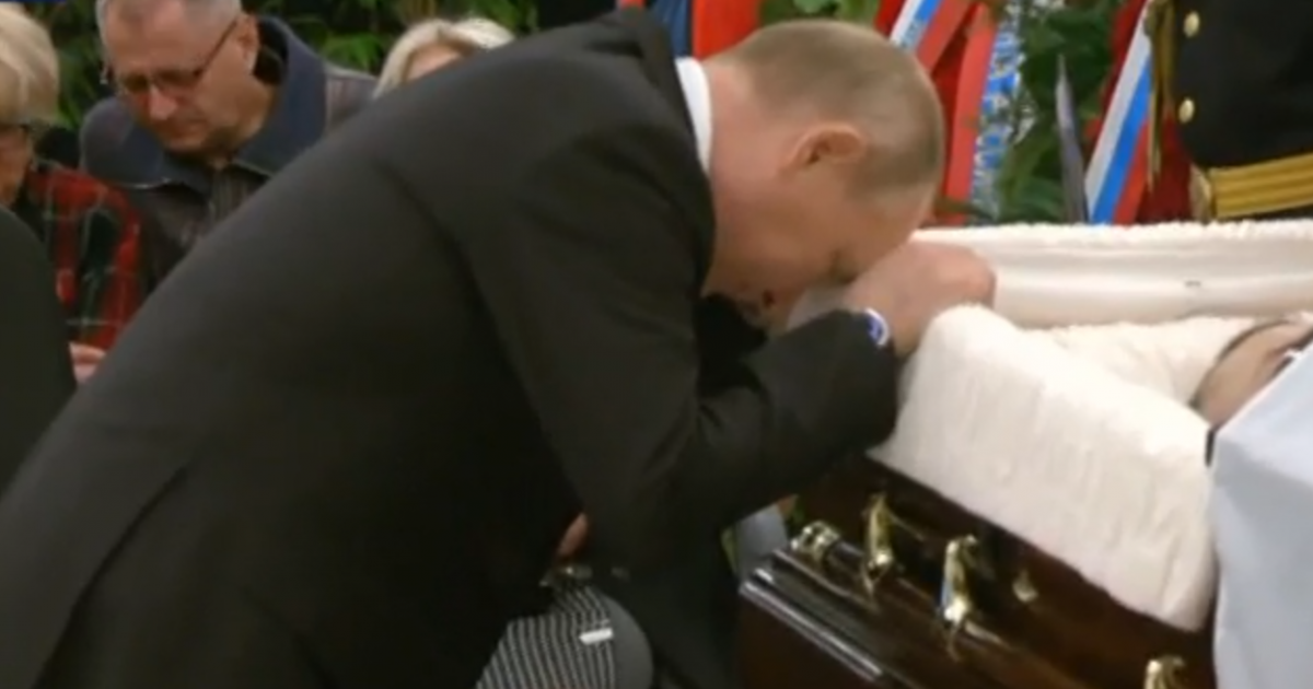 Путин у гроба