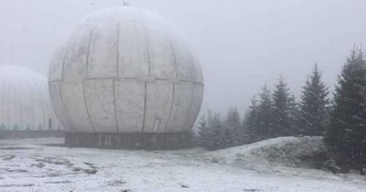 снег