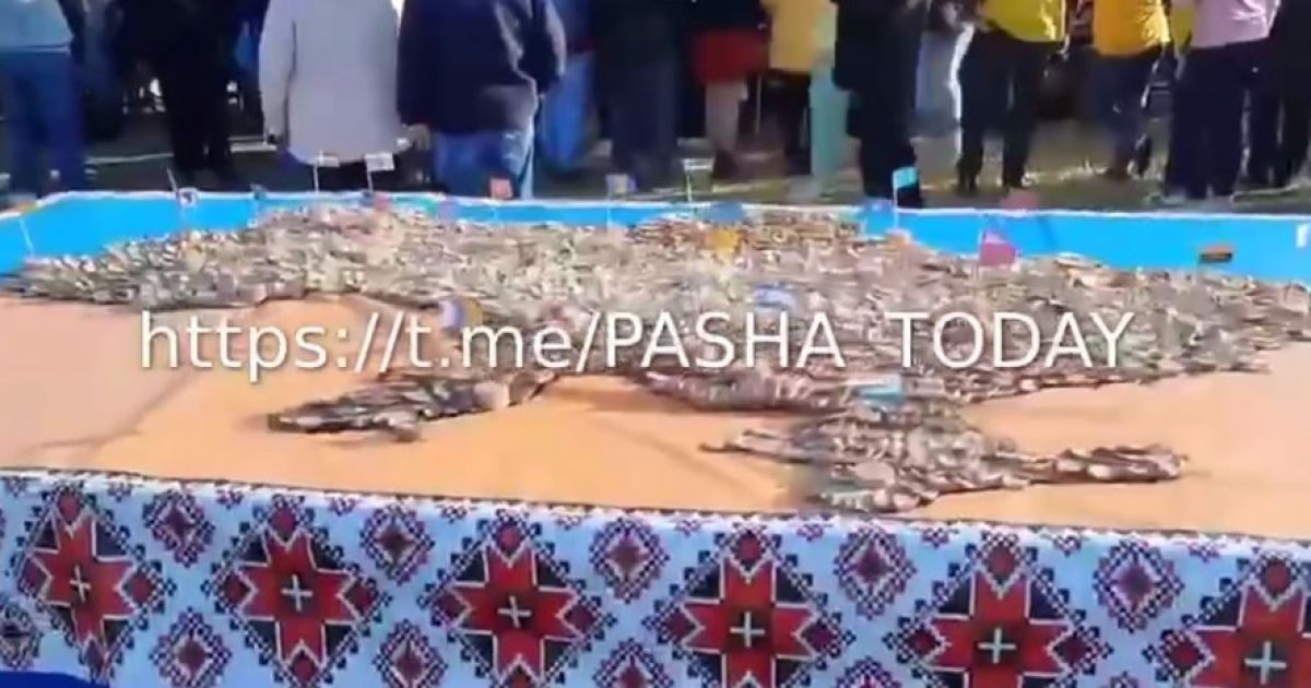 карта из колбасы