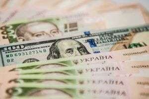 Доллар и гривна