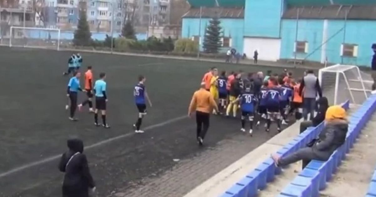 Драка на футбольном поле