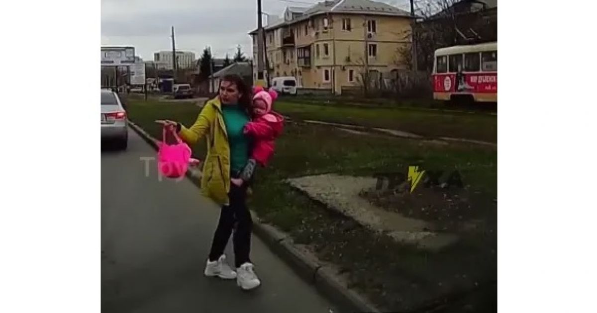 Пьяная с младенцем