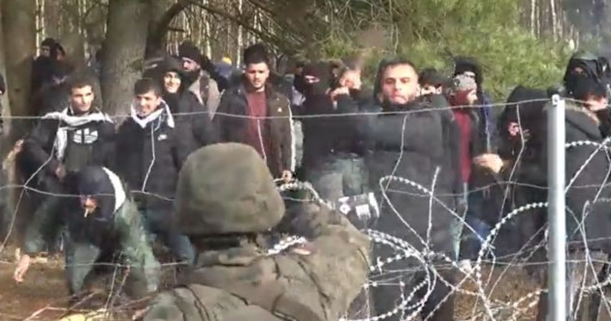 Нападение мигрантов