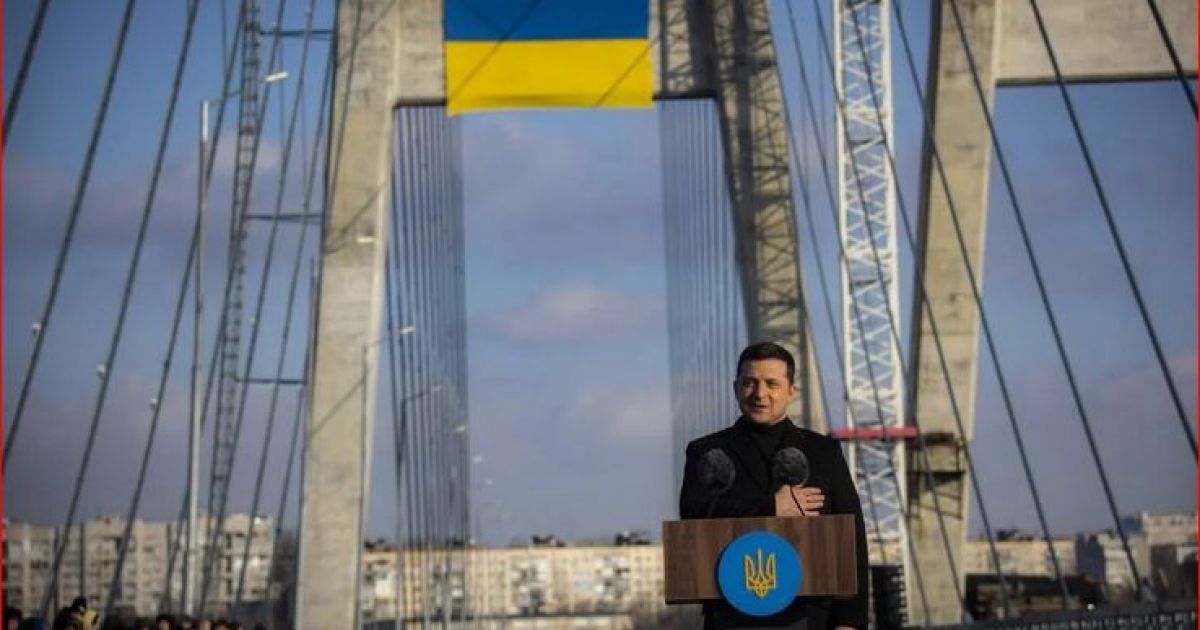 Зеленский открыл мост в Запорожье
