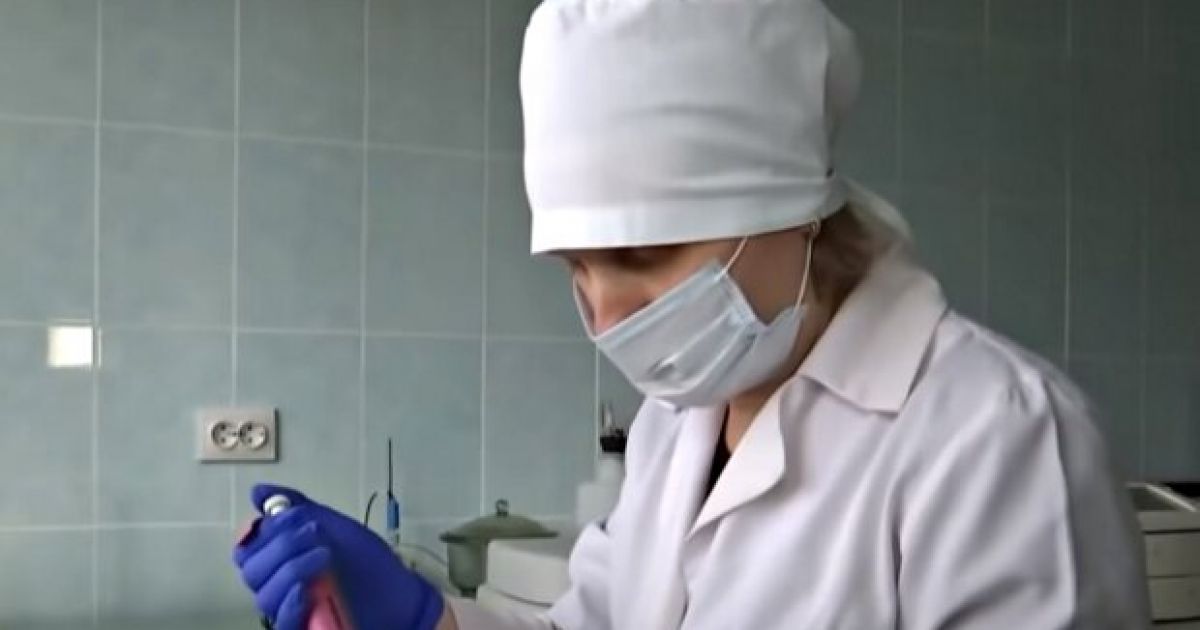 врач