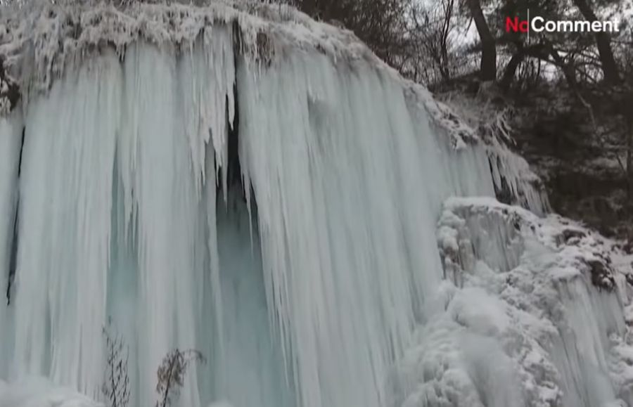 замерзший водопад