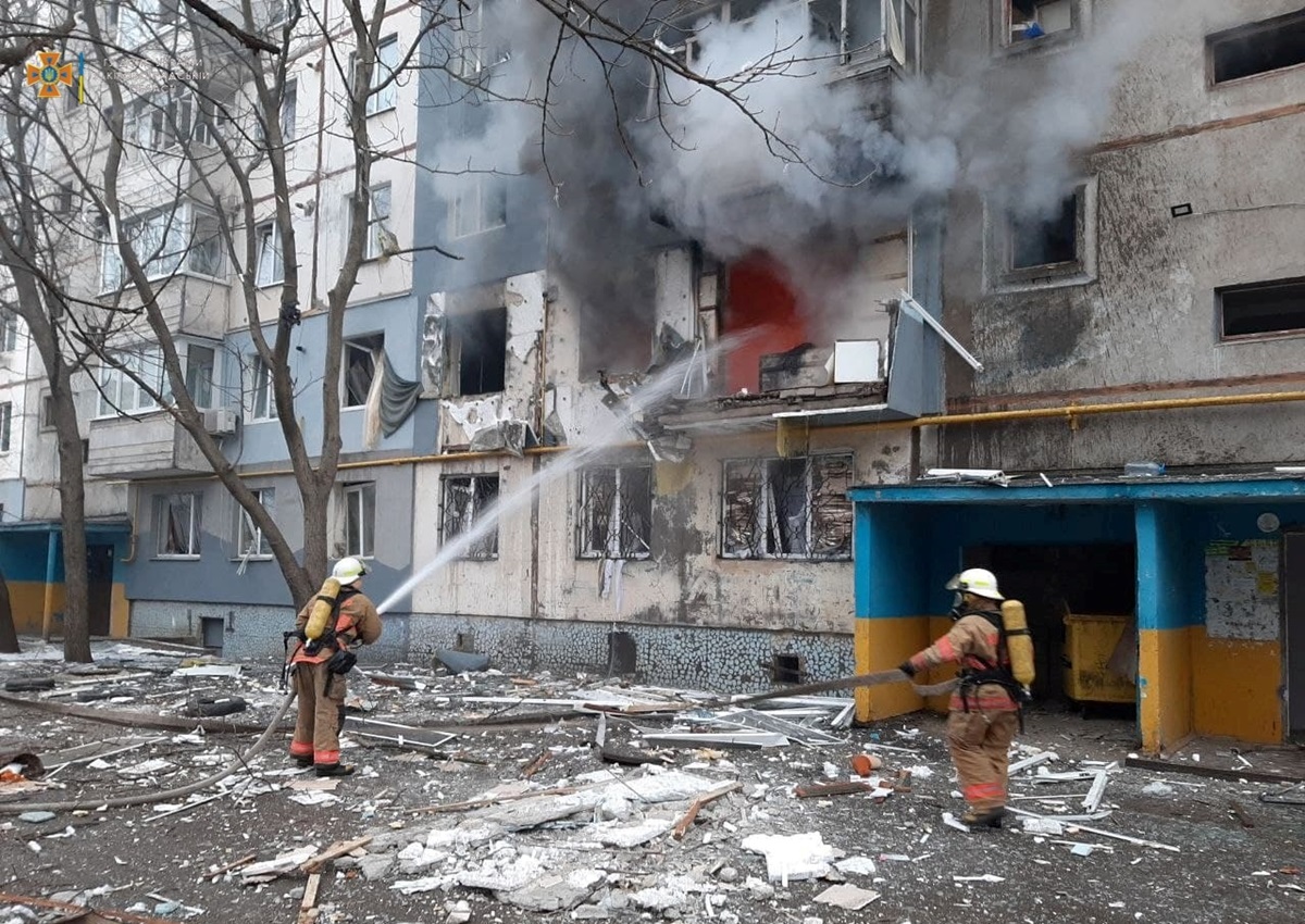 Спасатели на месте взрыва