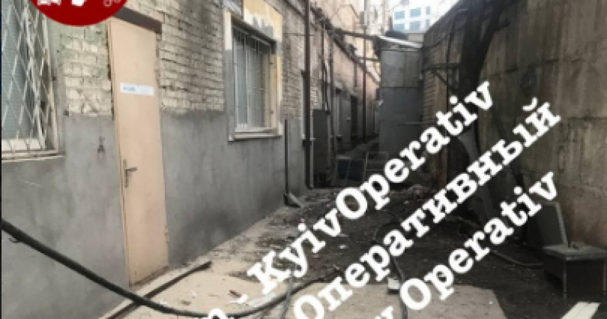 В здание выстрелили из гранатомета