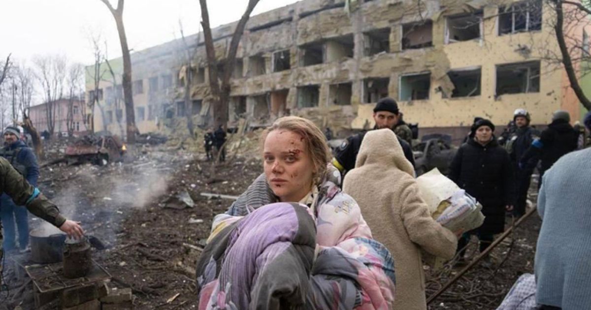 Обстрел больницы в Мариуполе