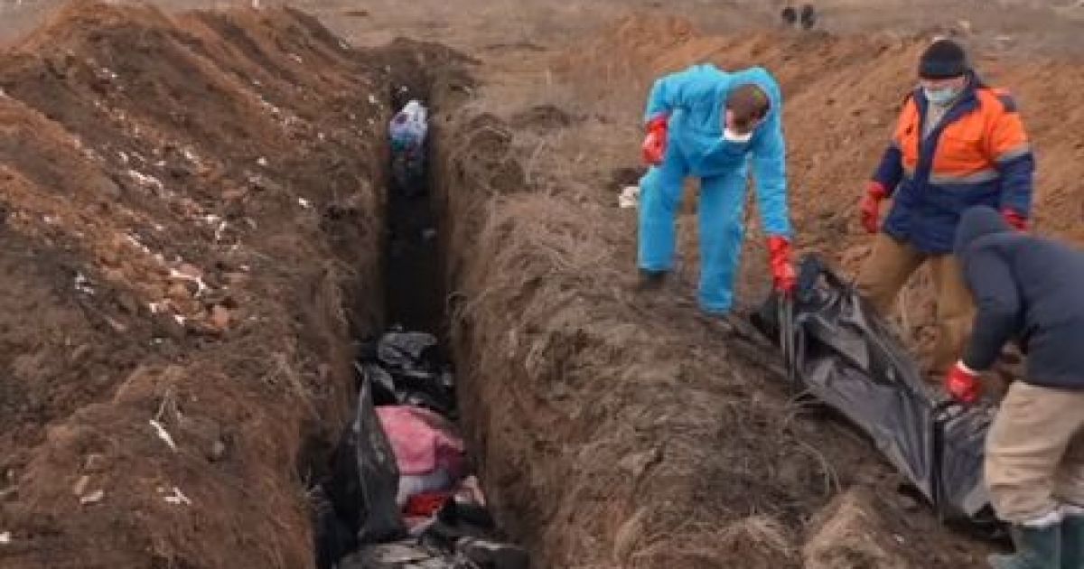 Братская могила в Мариуполе