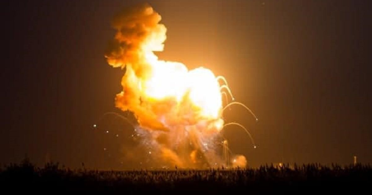 Горит склад боеприпасов оккупантов