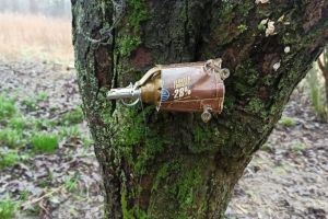 растяжка, оставленная российскими солдатами в Киевской области