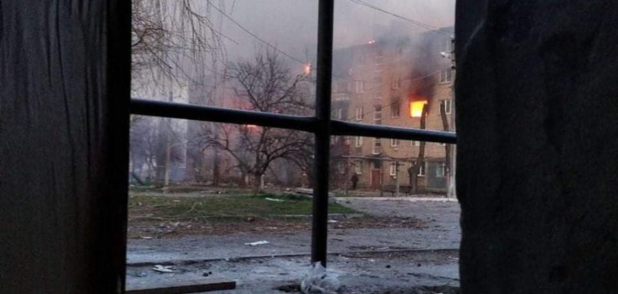 Обстрел школы в Луганской области