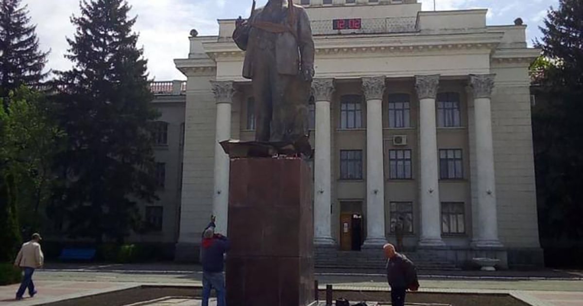 памятник Ленину