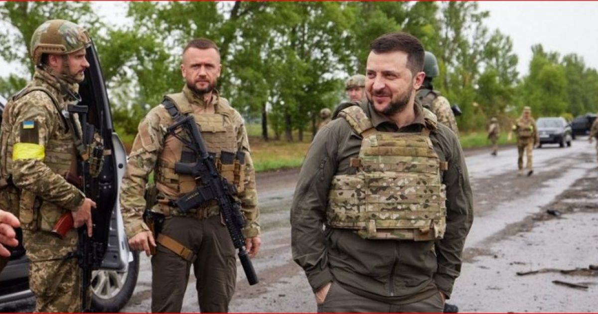 Зеленский на передовой