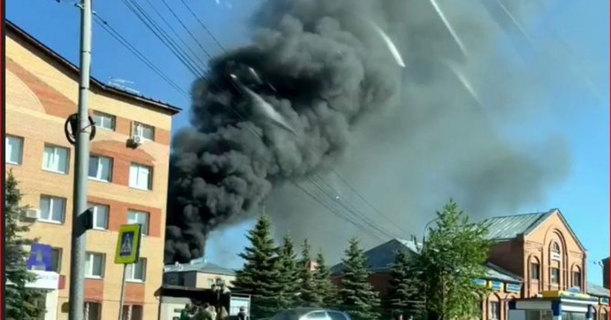 горит завод в Подмосковье