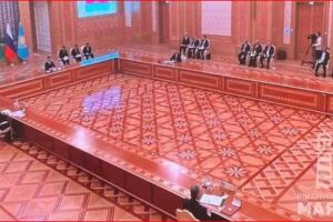 стол на Каспийском саммите