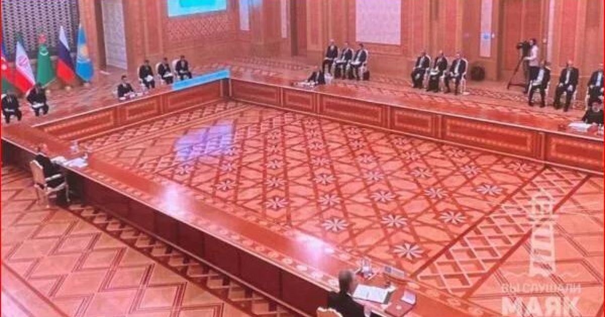стол на Каспийском саммите