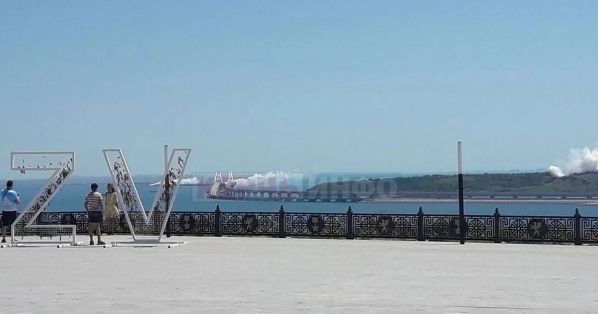 дым на Крымским мостом