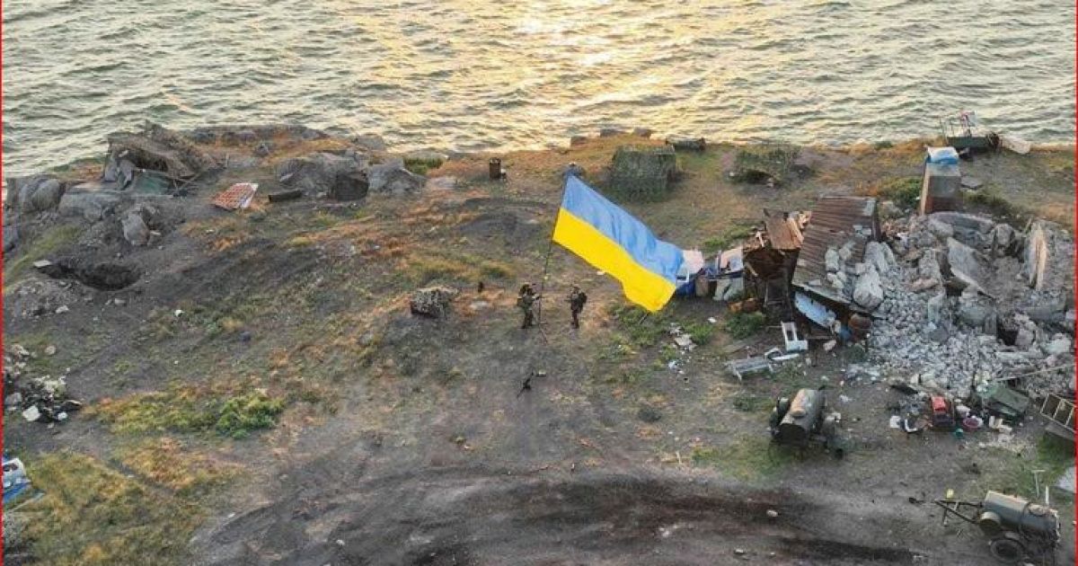 флаг Украины на Змеином