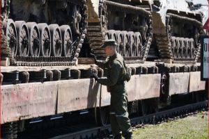 военная техника на платформах