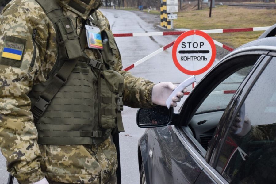 Кому разрешат покинуть страну