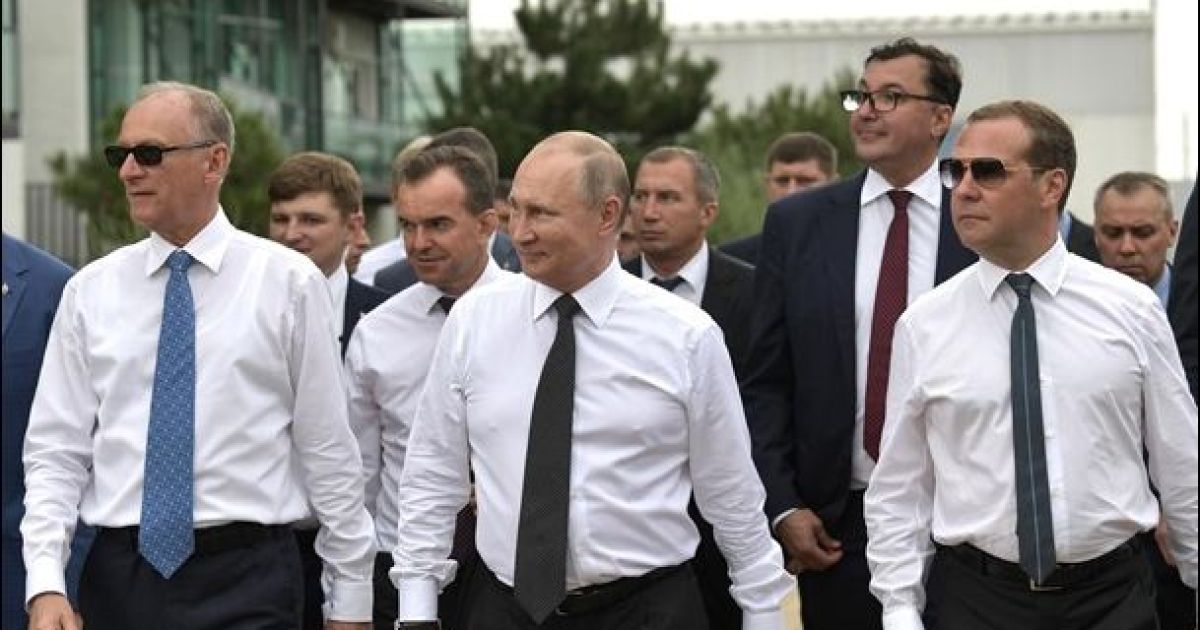 Путин и окружение
