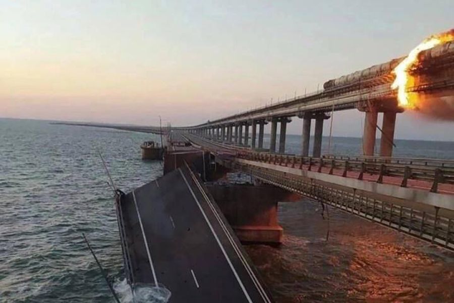 Крымский мост подорван