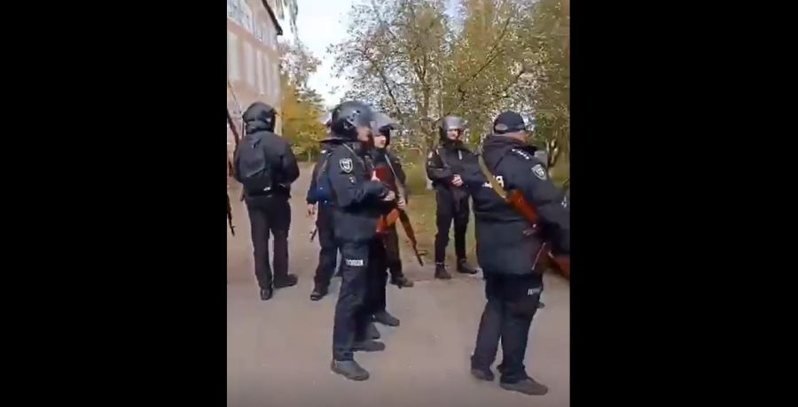 Поліція приїхала захищати нардепа Гунька від його виборців з округу