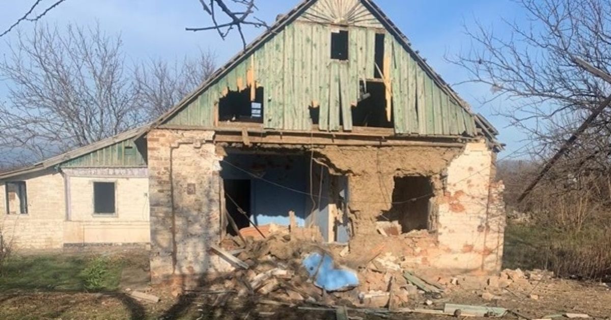 Стена жилого дома рухнула на детей